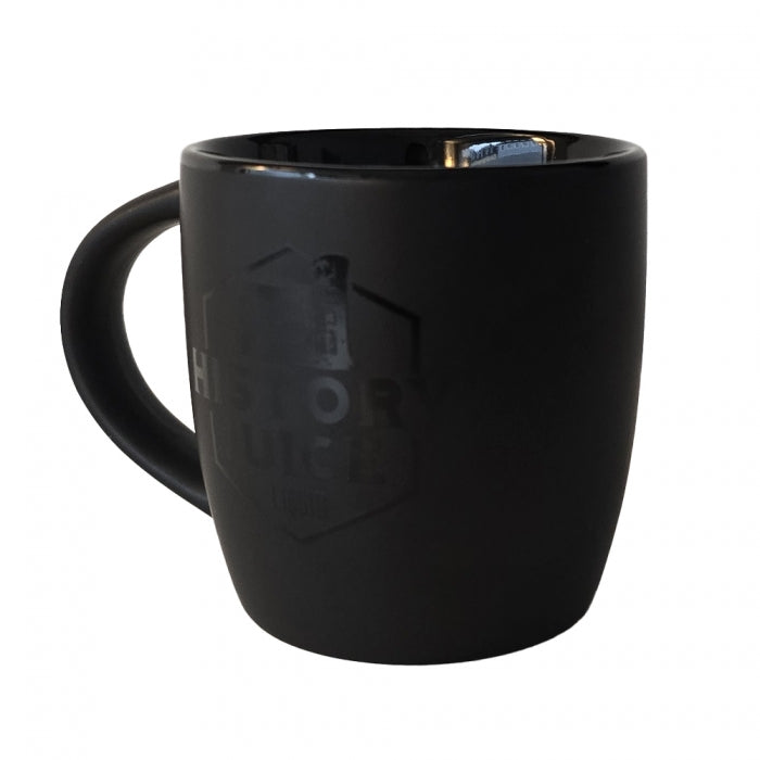 Kaffee Becher Schwarz mit History Juice Logo VEX